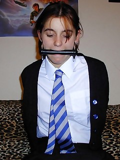 Reed reccomend school uniform tied up