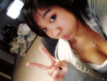 Fight C. reccomend Asian peace sign