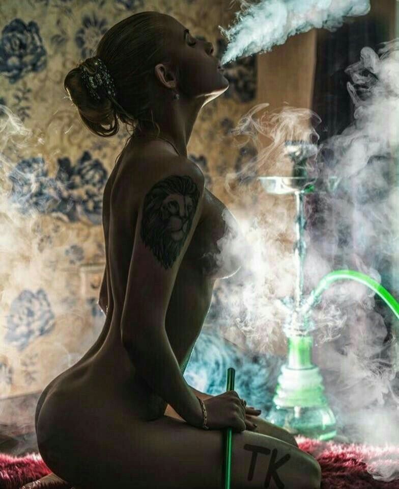 Earthshine reccomend jenna from smokers smokes joint