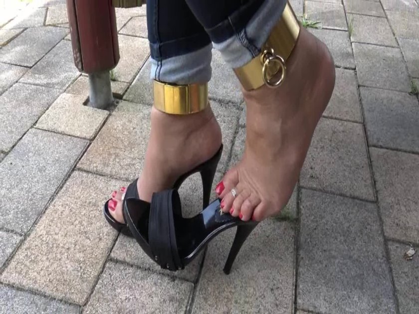 Cinnamon reccomend sexy heel dangletagzone