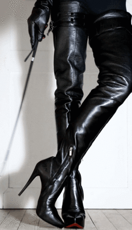 Wicked recomended leather boots tied woman
