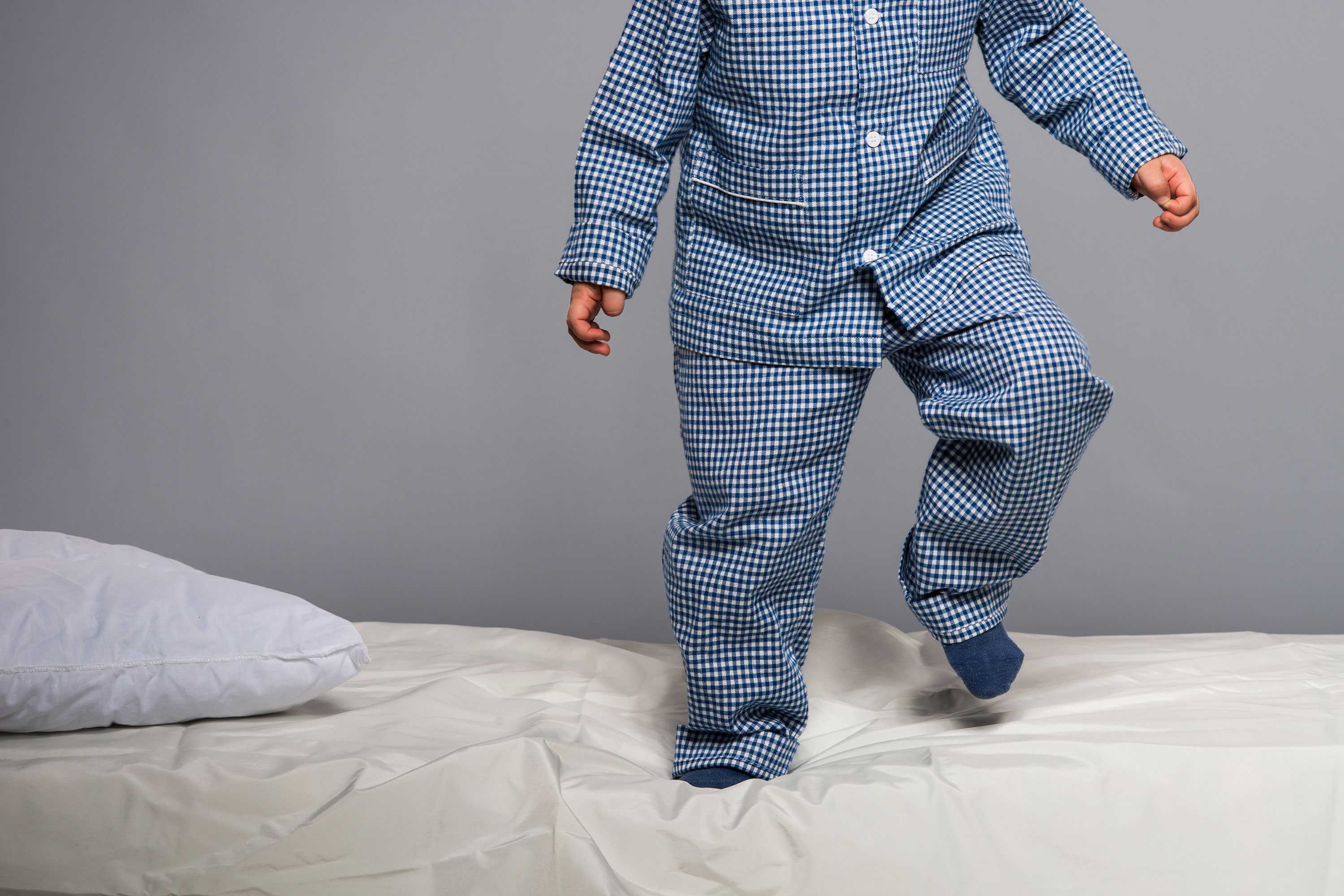 Lunar recomended autism puttning clothes with pyjama