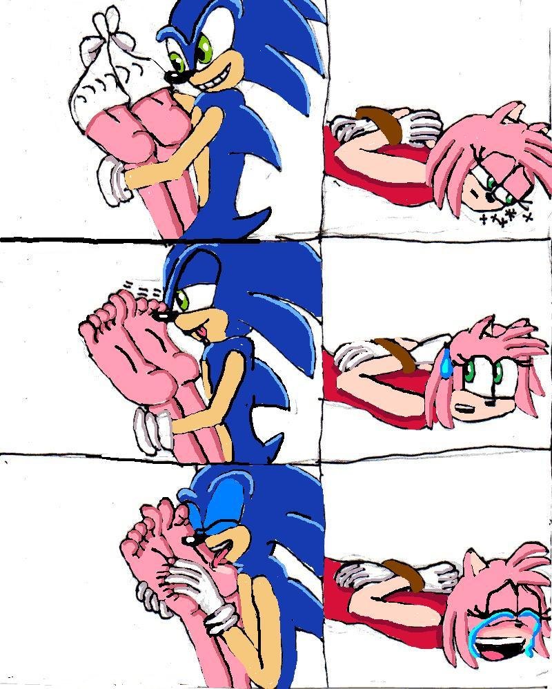 Rouge tickles knuckles